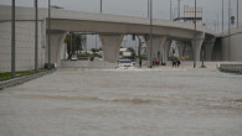 În Dubai, a plouat în 12 ore cât într-un an. FOTO: Profimedia Images | Poza 28 din 34
