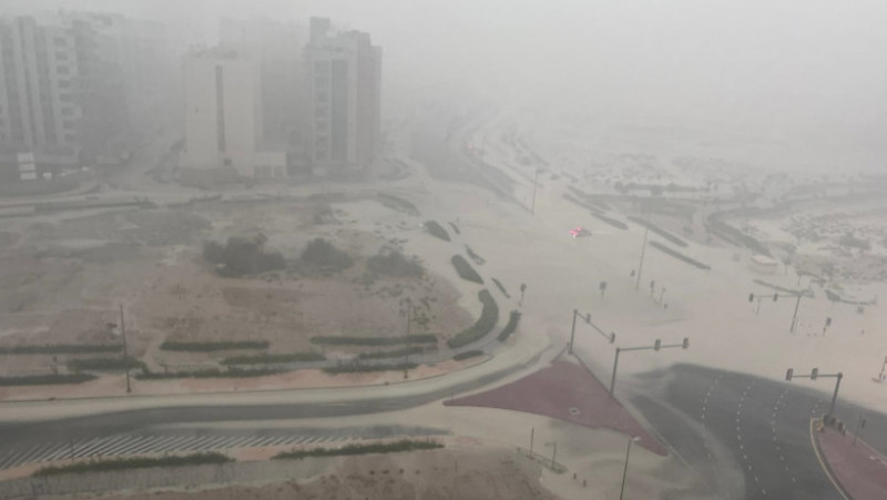 În Dubai, a plouat în 12 ore cât într-un an. FOTO: Profimedia Images