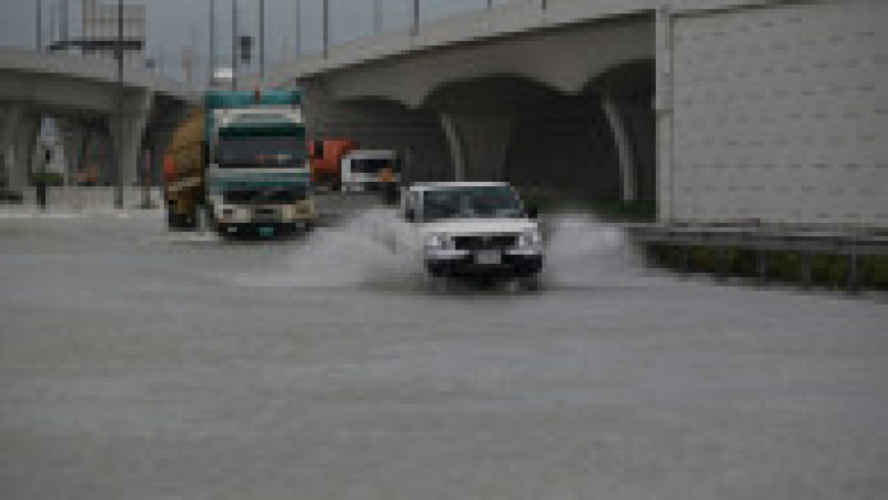 În Dubai, a plouat în 12 ore cât într-un an. FOTO: Profimedia Images | Poza 31 din 34