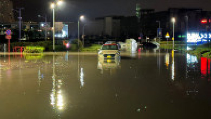 În Dubai, a plouat în 12 ore cât într-un an. FOTO: Profimedia Images | Poza 7 din 34
