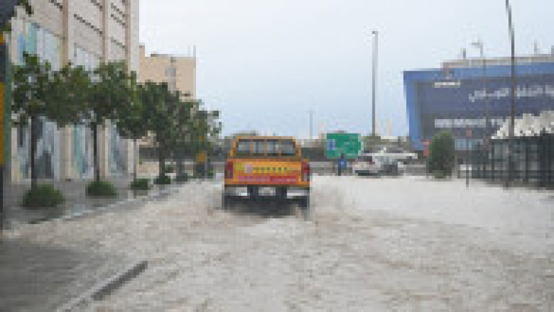 Ploile abundente au inundat mai multe zone din Dubai. FOTO: Profimedia Images | Poza 32 din 46