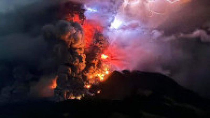 Vulcanul Ruang din Indonezia a erupt. FOTO: Profimedia Images | Poza 1 din 8