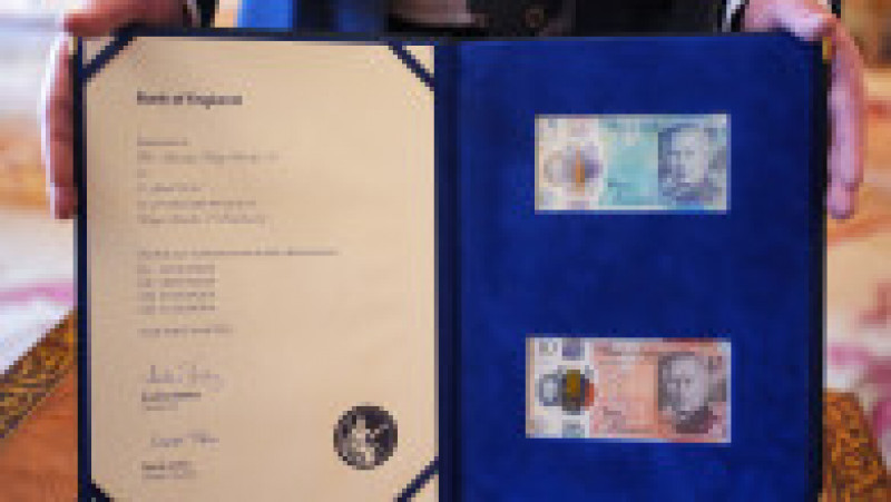 Regelui Charles al Marii Britanii i-au fost prezentate primele bancnote pe care apare chipul său. Foto: Profimedia Images | Poza 5 din 10