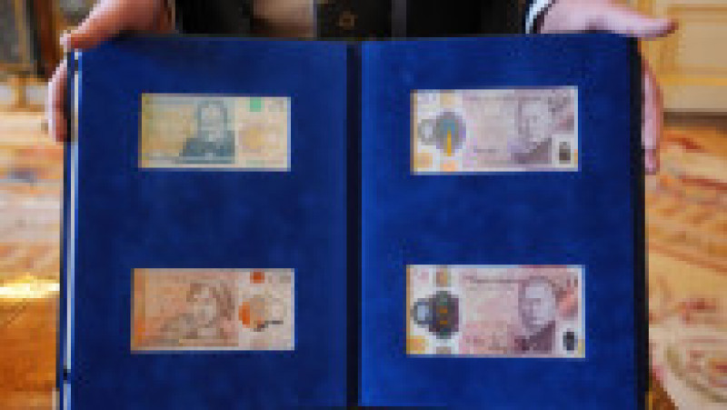Regelui Charles al Marii Britanii i-au fost prezentate primele bancnote pe care apare chipul său. Foto: Profimedia Images | Poza 1 din 10