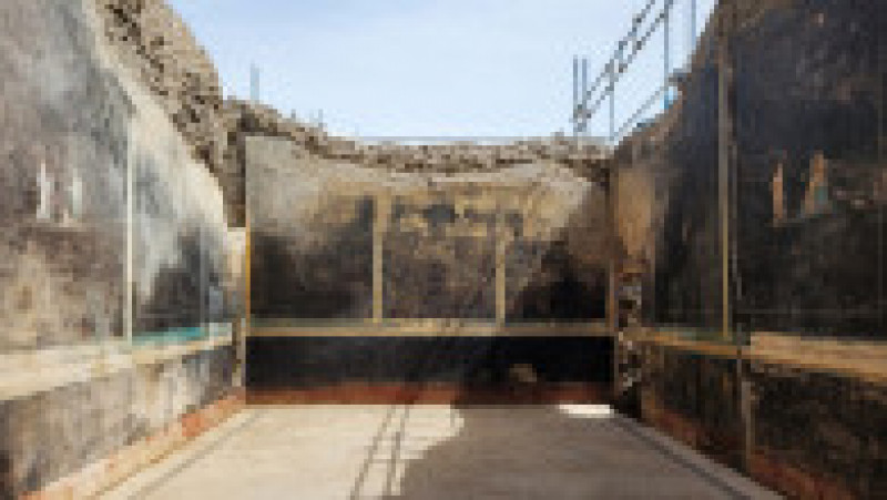 O sală de banchet, cu fresce bine conservate care înfăţişează personaje inspirate de războiul troian, a fost descoperită de arheologi, în Pompei. FOTO: Profimedia Images | Poza 9 din 15
