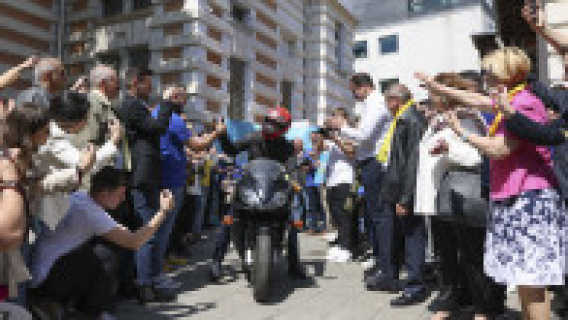 Burduja a ajuns la eveniment pe motocicletă, echipat corespunzător, în aplauzele liberalilor prezenți. FOTO: Inquam Photos/ George Călin | Poza 6 din 6