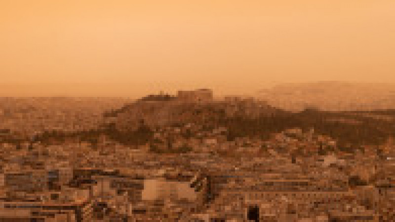 Un val de praf saharian a acoperit Atena și alte orașe grecești. FOTO: Profimedia Images | Poza 9 din 19