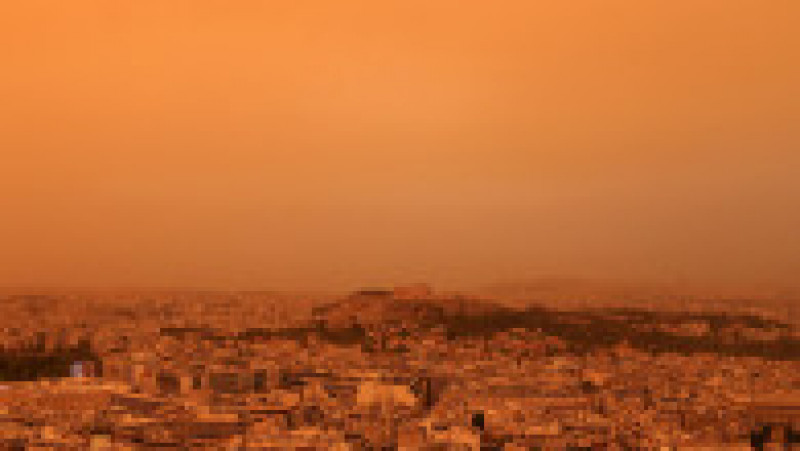 Un val de praf saharian a acoperit Atena și alte orașe grecești. FOTO: Profimedia Images | Poza 2 din 19