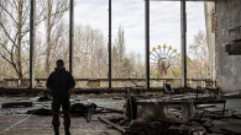 Accidentul nuclear de la Cernobîl a avut loc pe 26 aprilie 1986, la ora locală 01:23. El a fost cauzat de o explozie a centralei nucleare din oraşul ucrainean Pripeat, iar zona apropiată catastrofei a fost contaminată radioactiv. Un nor radioactiv a ajuns în partea de vest a Uniunii Sovietice, Europa şi în estul Americii de Nord. Ţările care au fost afectate cel mai mult de catastrofă au fost Ucraina, Belarus şi Rusia. Foto: Profimedia Images | Poza 10 din 31