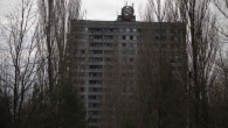 Accidentul nuclear de la Cernobîl a avut loc pe 26 aprilie 1986, la ora locală 01:23. El a fost cauzat de o explozie a centralei nucleare din oraşul ucrainean Pripeat, iar zona apropiată catastrofei a fost contaminată radioactiv. Un nor radioactiv a ajuns în partea de vest a Uniunii Sovietice, Europa şi în estul Americii de Nord. Ţările care au fost afectate cel mai mult de catastrofă au fost Ucraina, Belarus şi Rusia. Foto: Profimedia Images | Poza 1 din 31