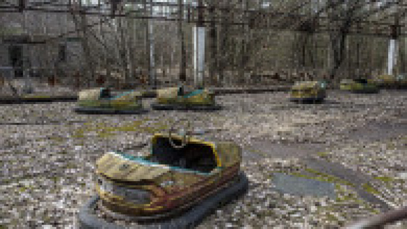 Accidentul nuclear de la Cernobîl a avut loc pe 26 aprilie 1986, la ora locală 01:23. El a fost cauzat de o explozie a centralei nucleare din oraşul ucrainean Pripeat, iar zona apropiată catastrofei a fost contaminată radioactiv. Un nor radioactiv a ajuns în partea de vest a Uniunii Sovietice, Europa şi în estul Americii de Nord. Ţările care au fost afectate cel mai mult de catastrofă au fost Ucraina, Belarus şi Rusia. Foto: Profimedia Images | Poza 22 din 31