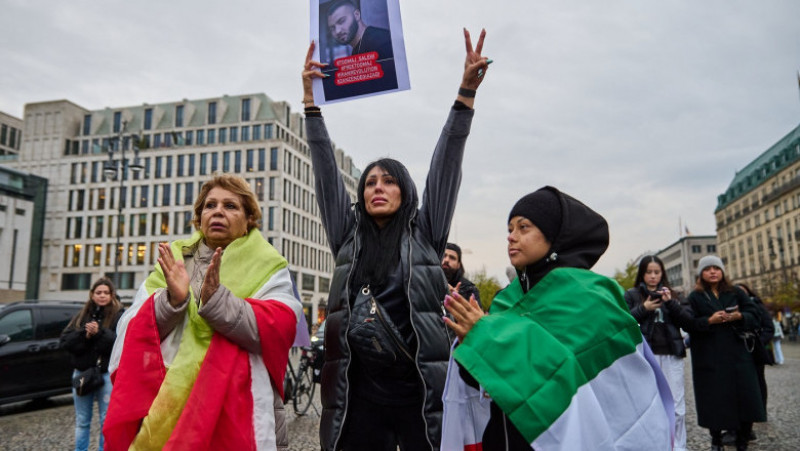Oamenii au protestat în Iran și în mai multe state împotriva arestarii rapperului Toomaj Salehi FOTO: Profimedia Images