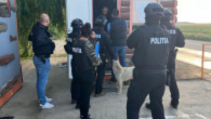 Percheziții în dosare de criminalitatea economico-financiară, corupție și infracțiuni de mediu. | Poza 1 din 5