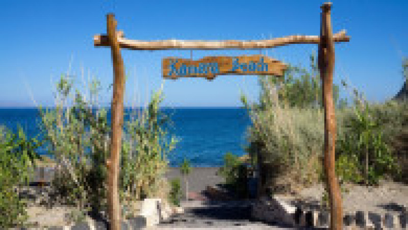 Topul celor mai bune plaje din Grecia. În imagine Kamari Beach, Santorini. FOTO: Profimedia Images | Poza 6 din 13