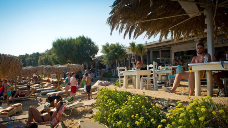 Topul celor mai bune plaje din Grecia. În imagine Paranga Beach, Mykonos. FOTO: Profimedia Images
