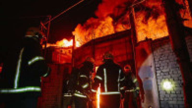 Incendii uriașe în Harkov, unde rușii au atacat cu drone Shahed. FOTO: Profimedia Images | Poza 3 din 6