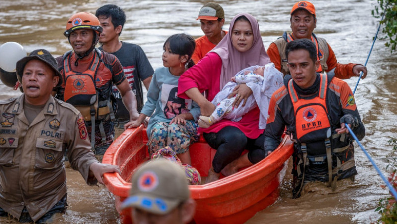 Inundații de proporții în Indonezia, sute de oameni evacuați. FOTO: Profimedia Images