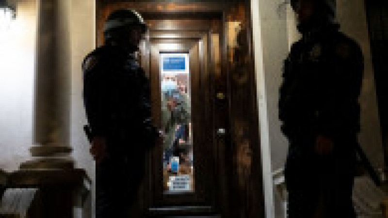 Poliția din New York a intervenit în forță la Universitatea Columbia, care a ajuns epicentrul protestelor față de războiul din Fâșia Gaza care au cuprins campusurile americane. FOTO: Profimedia Images | Poza 15 din 16