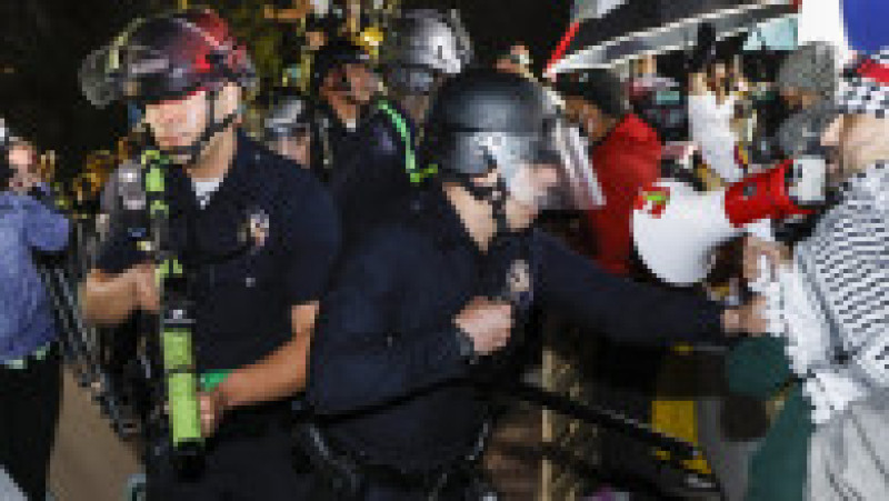 Violențe în campusuri din SUA. Studenții pro-palestinieni au ridicat baricade, poliția a intervenit în forță. FOTO: Profimedia Images | Poza 7 din 14