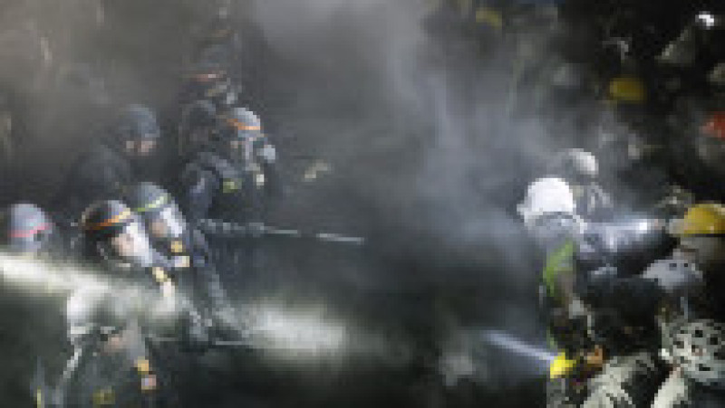 Violențe în campusuri din SUA. Studenții pro-palestinieni au ridicat baricade, poliția a intervenit în forță. FOTO: Profimedia Images | Poza 4 din 14