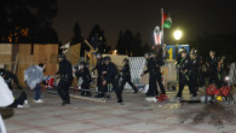 Violențe în campusuri din SUA. Studenții pro-palestinieni au ridicat baricade, poliția a intervenit în forță. FOTO: Profimedia Images | Poza 9 din 14