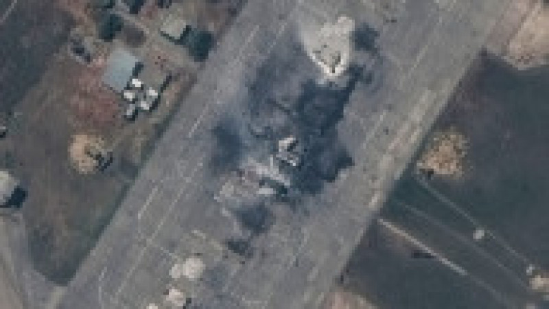 Imaginile din satelit arată efectele atacurilor ucrainene de miercuri asupra bazei aeriene ruse Belbek. FOTO: Profimedia Images | Poza 2 din 7