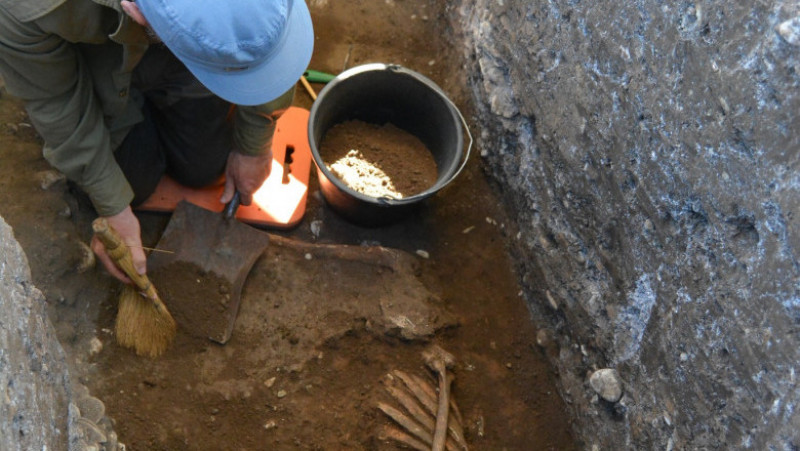 Morminte din Epoca Bronzului descoperite pe un câmp din Prahova. Sursa foto: Muzeul Judetean de Istorie si Arheologie Prahova