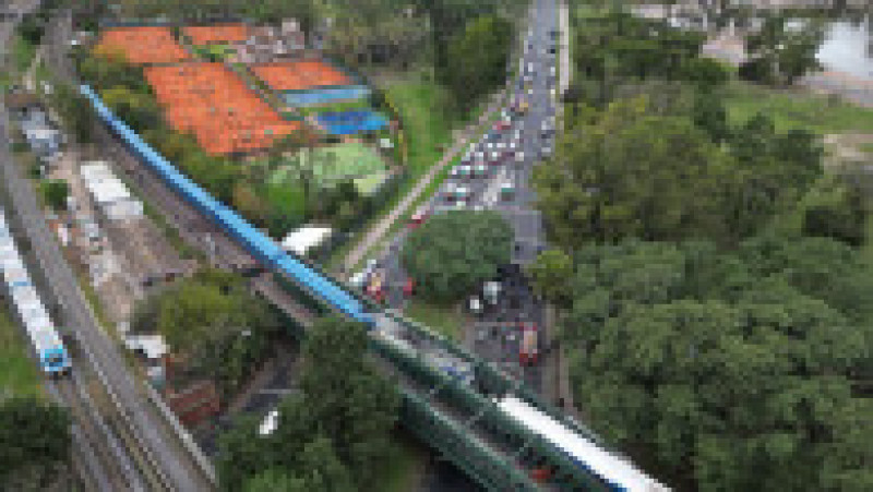 Un tren de navetişti a intrat în coliziune cu un tren de întreţinere a căilor ferate în capitala Buenos Aires. Foto: Profimedia | Poza 3 din 6