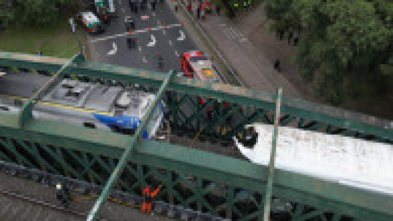 Un tren de navetişti a intrat în coliziune cu un tren de întreţinere a căilor ferate în capitala Buenos Aires. Foto: Profimedia | Poza 4 din 6