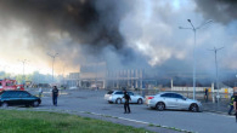 Atacul rusesc a avut loc asupra unui hipermarket de produse de construcţii din Harkov, al doilea oraş ca mărime din Ucraina. FOTO: Profimedia Images/Governor of Kharkiv | Poza 5 din 7