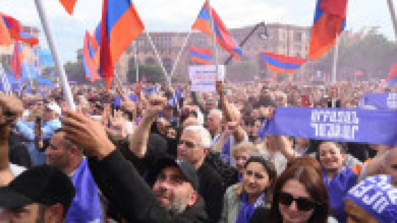 Mii de armeni au protestat duminică, cerând demisia premierului Nikol Paşinian. FOTO: Profimedia Images | Poza 6 din 9