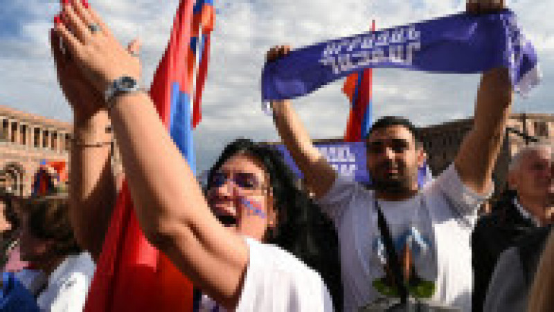 Mii de armeni au protestat duminică, cerând demisia premierului Nikol Paşinian. FOTO: Profimedia Images | Poza 3 din 9