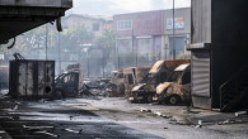 Protestatarii din Noua Caledonie au incendiat vehicule, magazine și clădiri publice. FOTO: Profimedia Images | Poza 10 din 28