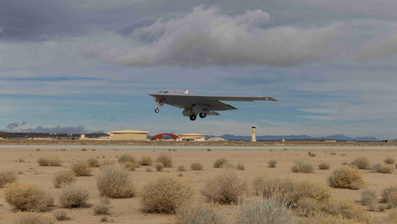 Imagine oficială cu avionul B-21 în teste de zbor publicată de USAF. Foto: Profimedia Images