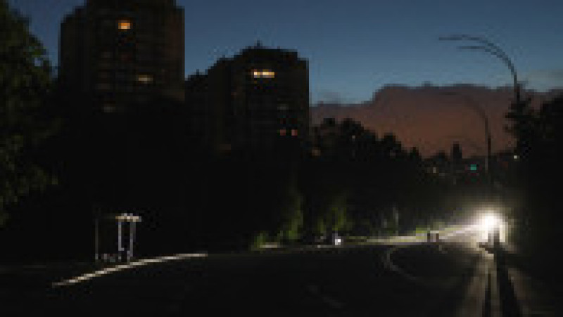 Guvernul ucrainean a ordonat vineri tuturor ministerelor și autorităților regionale să nu mai folosească aerul condiționat și să oprească iluminatul exterior. Foto: Profimedia Images | Poza 2 din 6