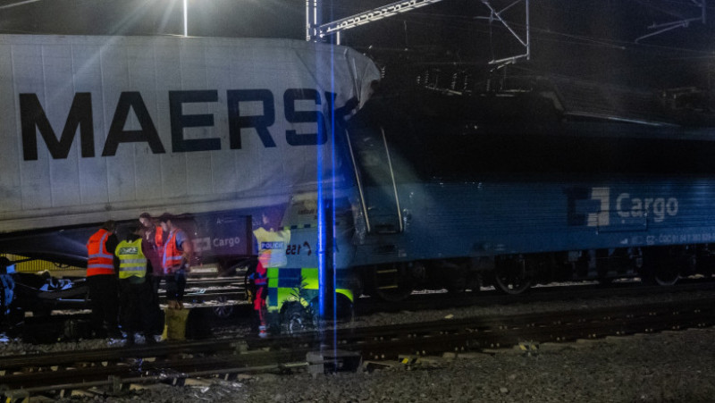 Patru morți și zeci de răniți după ce un tren de pasageri și un marfar s-au ciocnit lângă Praga. FOTO: Profimedia Images