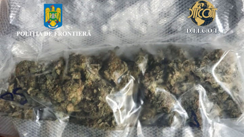Un român a fost prins cu canabis ascuns la bateria mașinii, în Vama Borș. Sursa foto: DIICOT