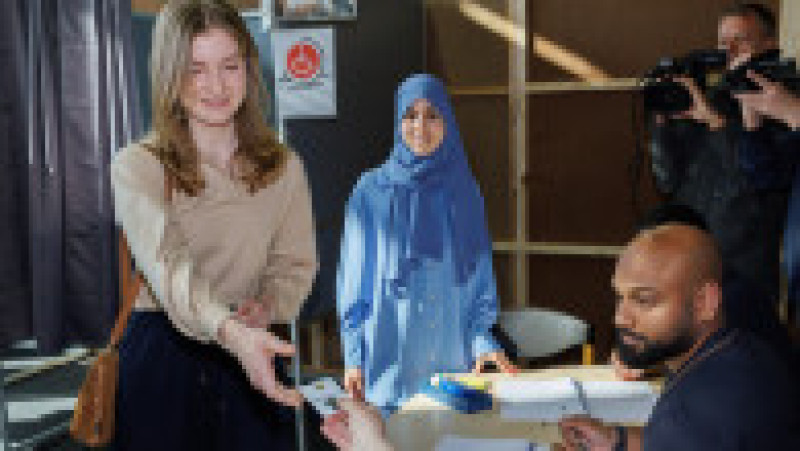 Elisabeth, moștenitoarea tronului Belgian, votează la alegerile europarlamentare. | Poza 1 din 25