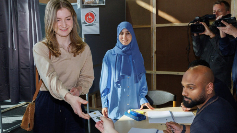 Elisabeth, moștenitoarea tronului Belgian, votează la alegerile europarlamentare.