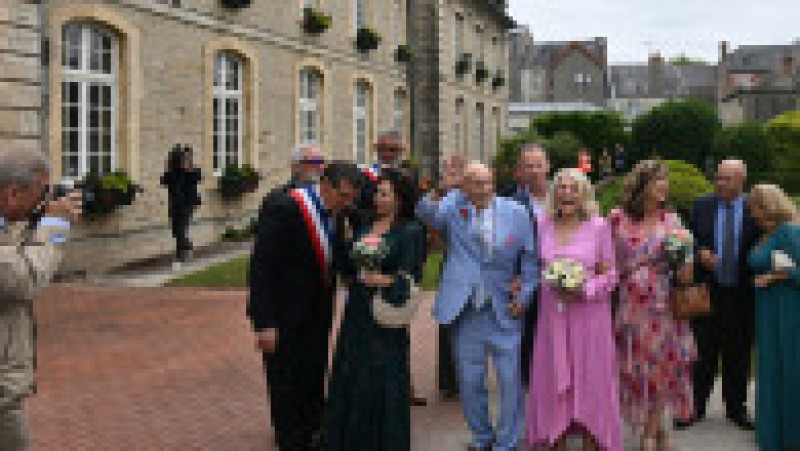 Un american veteran din cel de-al Doilea Război Mondial, în vârstă de 100 de ani, s-a căsătorit cu iubita lui într-o festivitate care a avut loc lângă plajele din Normandia FOTO: Profimedia Images | Poza 1 din 20