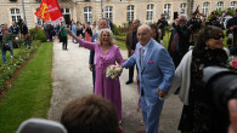 Un american veteran din cel de-al Doilea Război Mondial, în vârstă de 100 de ani, s-a căsătorit cu iubita lui într-o festivitate care a avut loc lângă plajele din Normandia FOTO: Profimedia Images | Poza 2 din 20