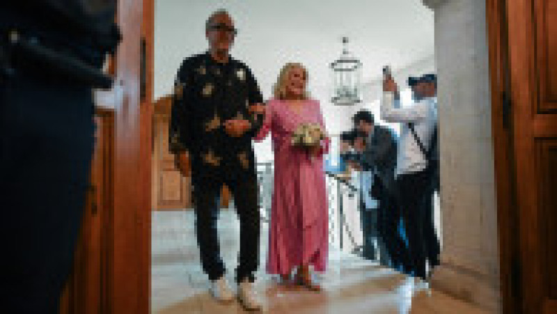 Un american veteran din cel de-al Doilea Război Mondial, în vârstă de 100 de ani, s-a căsătorit cu iubita lui într-o festivitate care a avut loc lângă plajele din Normandia FOTO: Profimedia Images | Poza 9 din 20