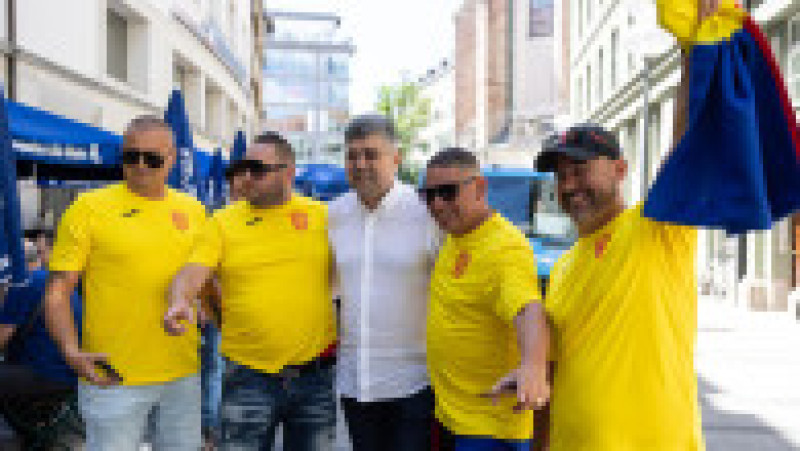Marcel Ciolacu și suporterii naționalei, la Euro 2024 FOTO: Facebook/ Marcel Ciolacu | Poza 5 din 6