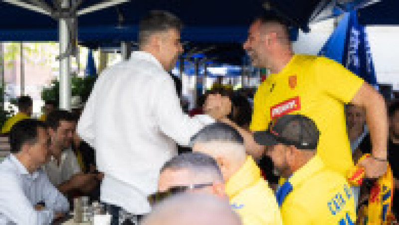 Marcel Ciolacu și suporterii naționalei, la Euro 2024 FOTO: Facebook/ Marcel Ciolacu | Poza 3 din 6