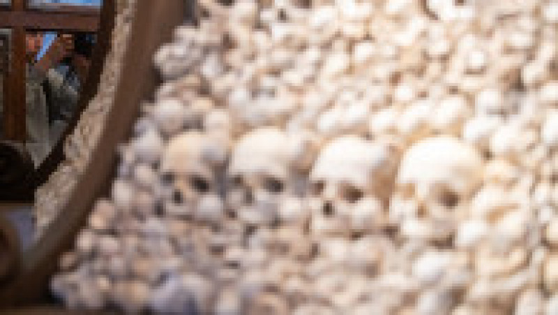 O capelă aflată în cimitrirul din Sedlec, o suburbie a orașului Kutna Hora din Cehia, ascunde o serie de monumente neobișnuite. Sursa foto Profimedia Images | Poza 4 din 24