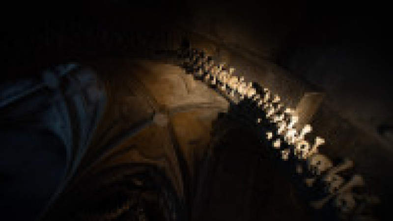 O capelă aflată în cimitrirul din Sedlec, o suburbie a orașului Kutna Hora din Cehia, ascunde o serie de monumente neobișnuite. Sursa foto Profimedia Images | Poza 13 din 24