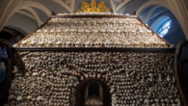 O capelă aflată în cimitrirul din Sedlec, o suburbie a orașului Kutna Hora din Cehia, ascunde o serie de monumente neobișnuite. Sursa foto Profimedia Images | Poza 23 din 24