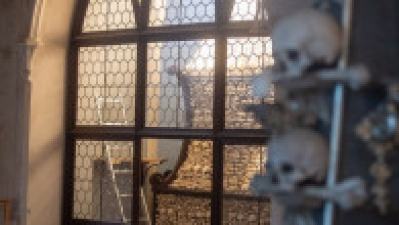 O capelă aflată în cimitrirul din Sedlec, o suburbie a orașului Kutna Hora din Cehia, ascunde o serie de monumente neobișnuite. Sursa foto Profimedia Images | Poza 15 din 24