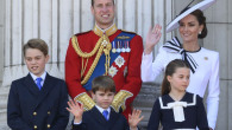 În vârstă de 6 ani, Prințul Louis atrage mereu atenția la evenimente și ceremonii publice cu gesturile sale. Foto: Profimedia Images | Poza 1 din 14