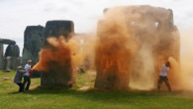 Stonehenge a fost vopsit în portocaliu de doi activiști de mediu FOTO: Profimedia Images | Poza 4 din 4